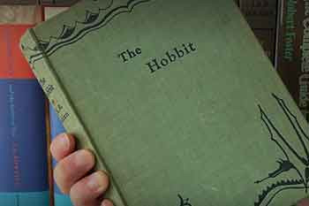 'The Hobbit ' පොතේ පිටපතක් වාර්තාගත මුදලකට අලෙවි වෙයි