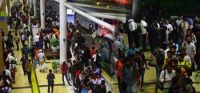 ගම්බිම් බලායන මගීන්ගෙන් මාකුඹුර පිරෙයි