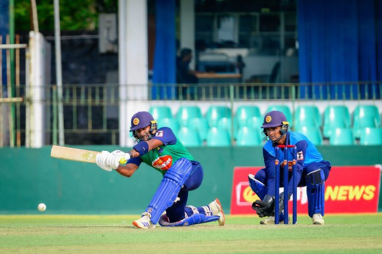 චාමිකගේ තුන් ඉරියව් දක්ෂතා ග්‍රීන්ස් පිල දිනවයි