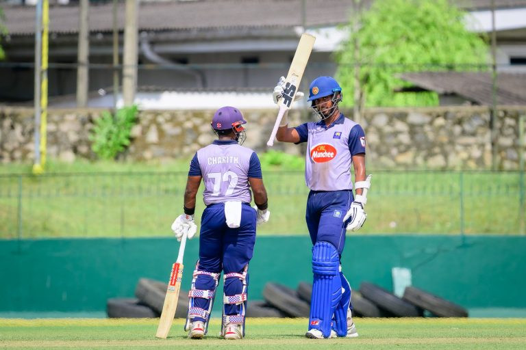 බ්ලූස් පිට පිටම දෙවැනි පරාජයත් ලබති