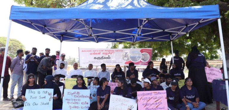 මන්නාරම නගරය ආරක්ෂා කර දෙන්නැයි ඉල්ලා ප්‍රදේශ වාසීන්ගෙන් විරෝධතා