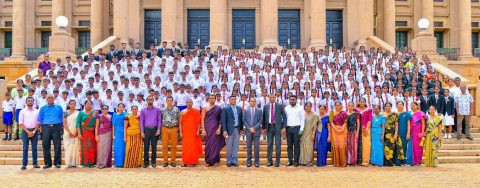මාතර මිරිස්ස මධ්‍ය මහා විද්‍යාලයේ හා කුලියාපිටිය ගුණානන්ද මධ්‍ය මහා විද්‍යාලයේ සිසුසිසුවියෝ ජනපති ලේකම් කාර්යාලයට