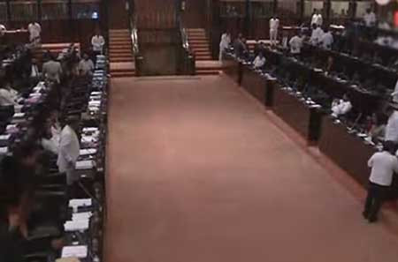 විදුලිබල සංශෝධන පනත් කෙටුම්පත සම්මත කරයි