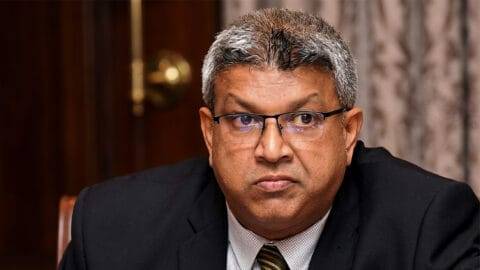 අධිකරණ අමාත්ය හර්ෂණ නානායක්කාර මහතාට එරෙහි විශ්වාසභංග යෝජනාව කථානායකවරයාට භාරදීම පිළිබඳ පුවත