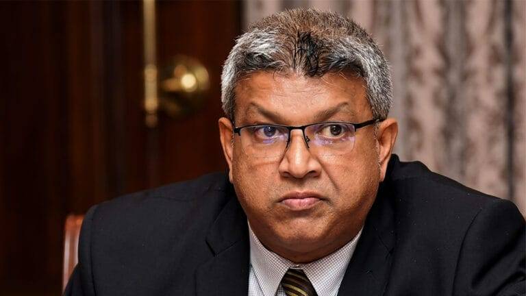 අධිකරණ අමාත්ය හර්ෂණ නානායක්කාර මහතාට එරෙහි විශ්වාසභංග යෝජනාව කථානායකවරයාට භාරදීම පිළිබඳ පුවත